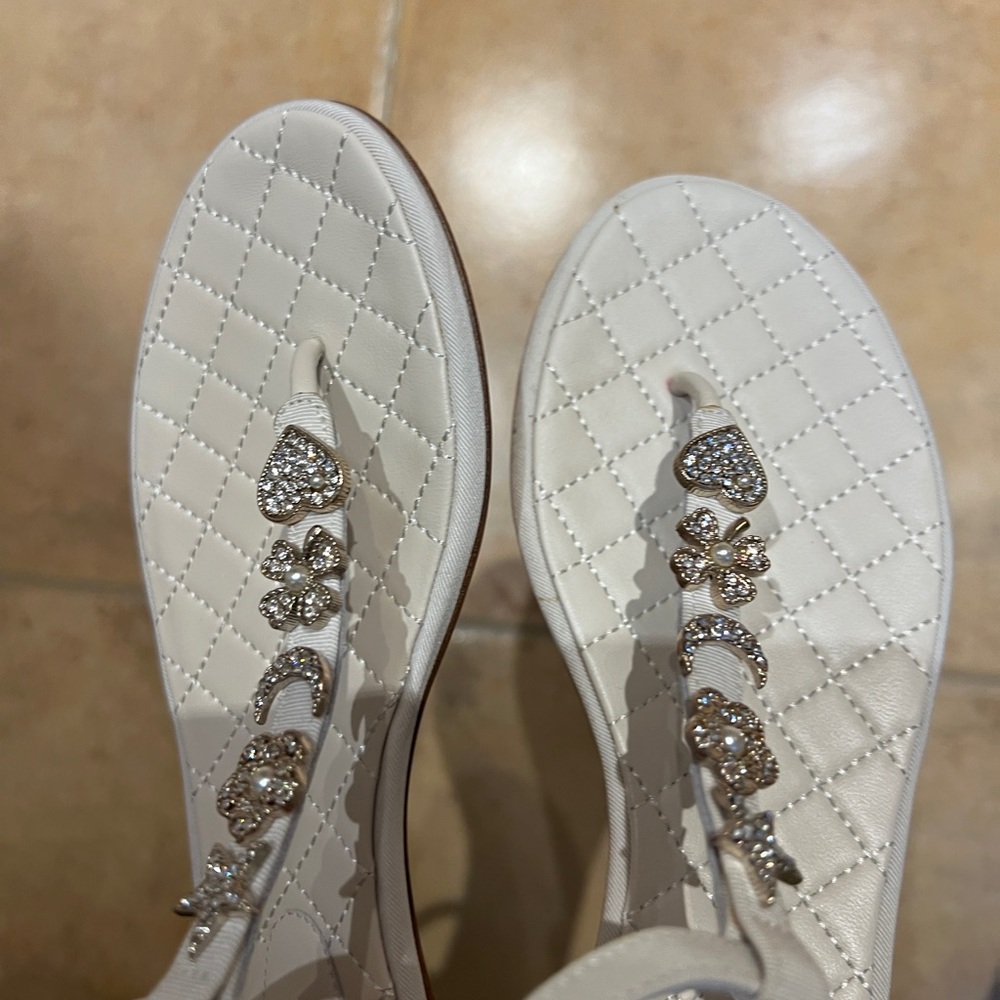 Elegant White Sandals with Crystal Embellishments